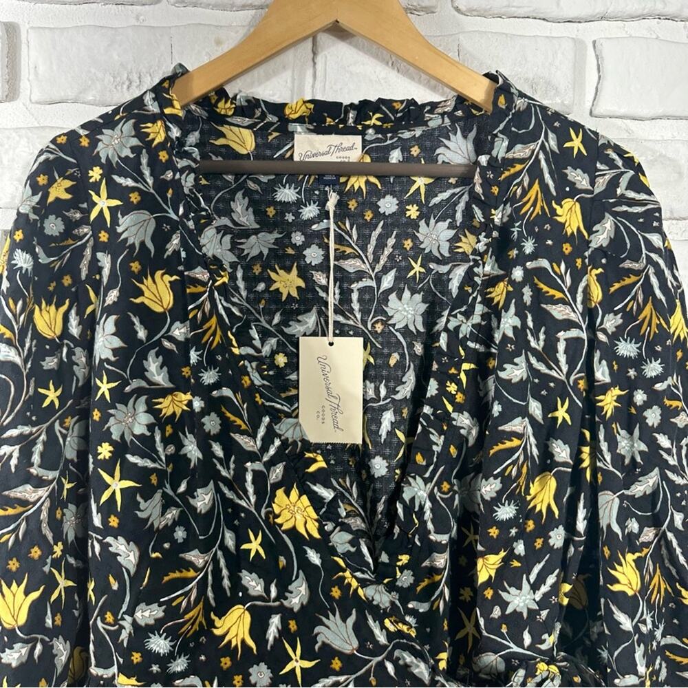 NWT Universal Thread Floral Wrap Top Size L - Picture 12 of 12